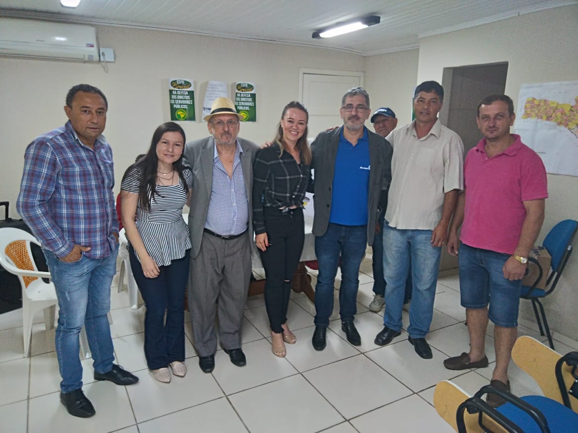Representantes de Rio Negrinho com parte da diretoria eleita